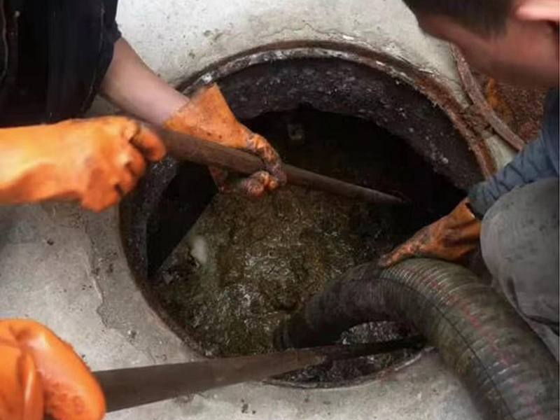 长岛清理化粪池时如何避免沼气的危害?